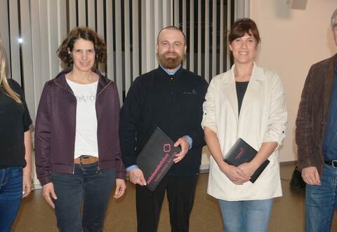 Die stellvertretende Hauptamtsleiterin Angelina Mielke (von links) mit Anne Gärtner, neue Rektorin der Schützinger Grundschule, Teamleiter Christian Gutjahr und Alexandra Tolk, neue Schulsozialarbeiterin der Gemeinschaftsschule Illingen-Maulbronn vom Verein Miteinanderleben, und Bürgermeister Armin Pioch.