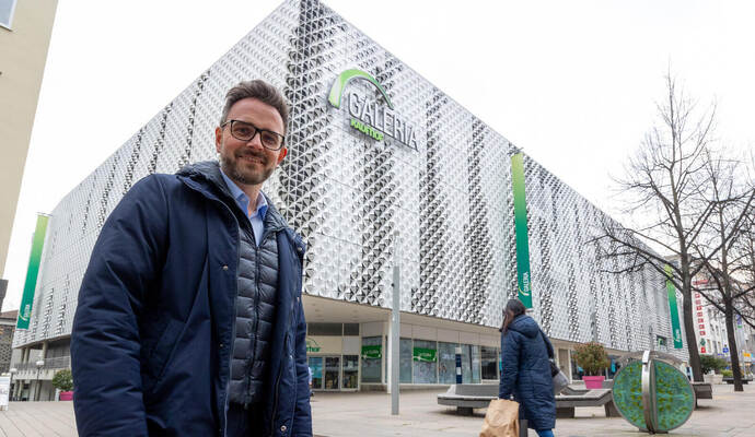 Pforzheims Oberbürgermeister Peter Boch ist zuversichtlich, dass eine baldige Belebung der großen Kaufhof-Immobilie durch einen privaten Investorenkreis und einen Prjektentwickler gelingt. Die Fassade dürfte sich ändern, der Baukörper bliebe erhalten. Galeria Kaufhof OB Peter Boch
