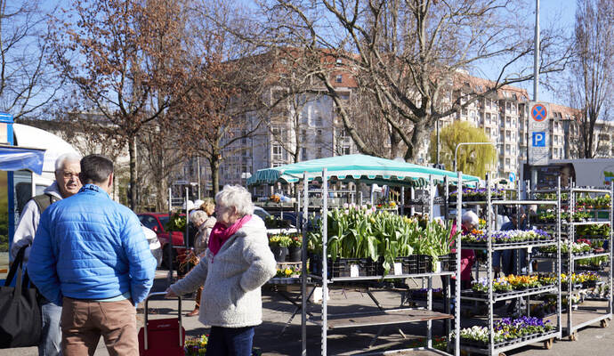 Wochenmarkt auf dem Turnplatz erstmals mit einem rollenden Supermarkt