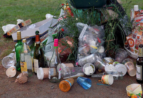 Mit dem Frühjahr kommt der Partymüll