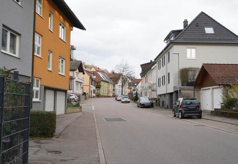 So wenig los wie auf diesem Bild ist in der Ersinger Ortsmitte selten. Oft staut sich dort der Verkehr – zum Leidwesen der Anwohner.