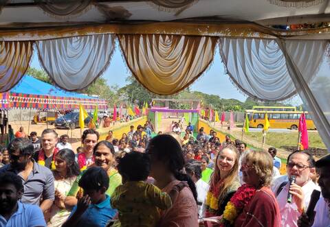 Buntes Fest: Am 17. Februar ist die Schule in Tenali, einem kleinen Ort in Südindien, feierlich eröffnet worden.