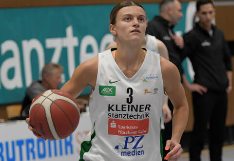 Kapitänin Alexandra Wilke bleibt bis 2026 bei den Sternen.