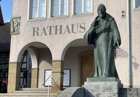 Die Kommunalwahl in der Fauststadt Knittlingen mit drei neuen Bewerber-Gruppen verspricht Spannung.