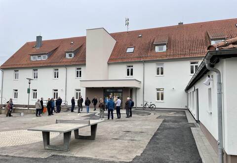 Das renovierte Gebäude ist deutlich heller – und verfügt über einen Aufzugschacht, der neu angebracht worden ist.