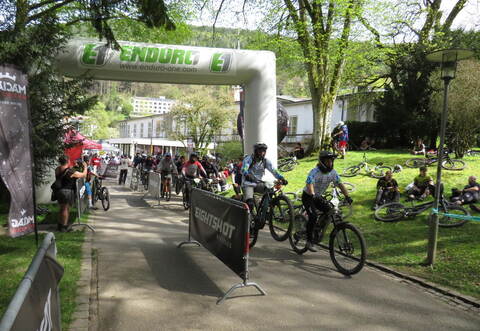 De r Trinkhallenplatz im Bad Wildbader Kurpark wurde in eine „Eventarea“ umfunktioniert.
