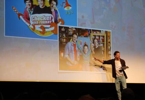 „Checker Tobi“ nimmt neugierige Fans mit hinter die Kulissen.