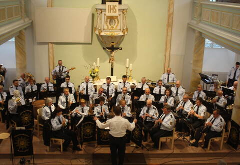 Sechs Mal war das Polizeimusikkorps Karlsruhe schon in Neuenbürg zu Gast. Am Sonntag spielten die Musiker in der sanierten Stadtkirche.