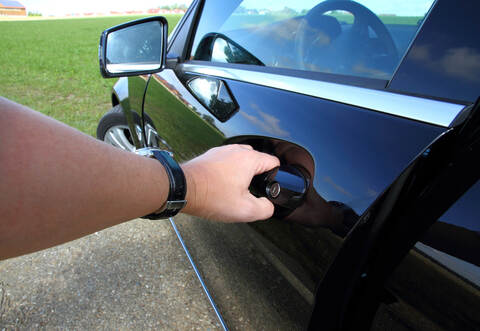 Der Täter hatte es auf unverschlossene Autos abgesehen.