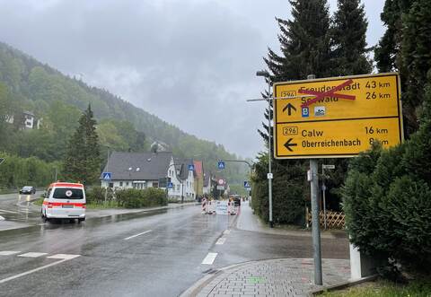 Hinter Calmbach ist auf der B 294 kein Durchkommen mehr.