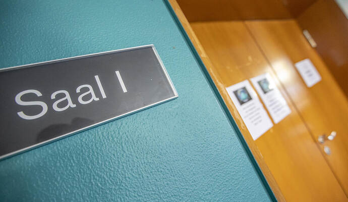 Seit Montag wird vor einer Großen Strafkammer in Pforzheim wegen gewerbsmäßigem Bandenbetrug verhandelt. Am 24. November wird der Prozess fortgesetzt.