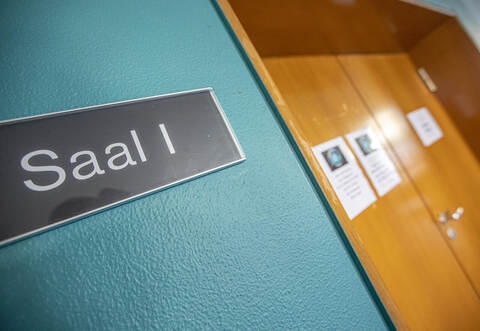 Seit Montag wird vor einer Großen Strafkammer in Pforzheim wegen gewerbsmäßigem Bandenbetrug verhandelt. Am 24. November wird der Prozess fortgesetzt.