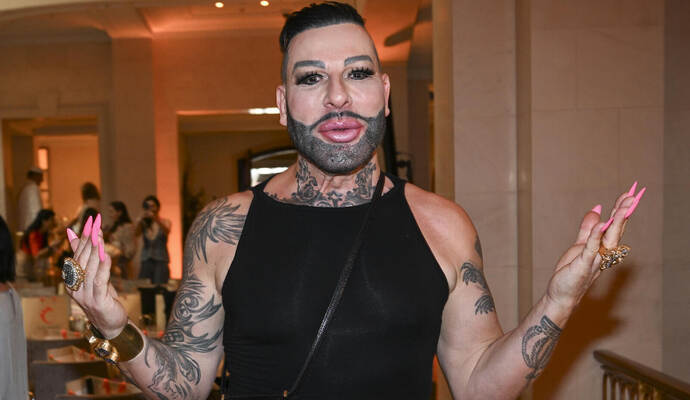 Designer Harald Glööckler bei der Berlin Fashion Week im vergangenen Jahr. Nun stellt er sein neues Buch vor. Harald Glööckler