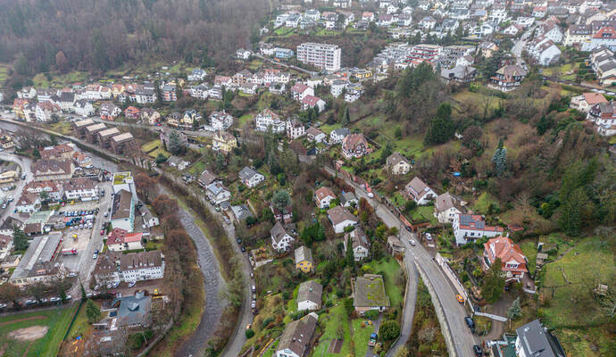 Ein Teil von Neuenbürg von oben. Neuenbürg Alte Pforzheimer Straße