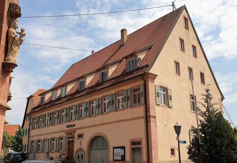 Das Tiefenbronner Rathaus.