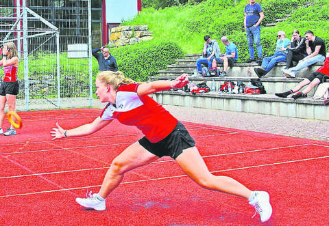 Voll reingehängt: Kaja Stöhrer siegte im Mixed in der Meisterklasse mit ihrem Partner Timo Hufnagel.