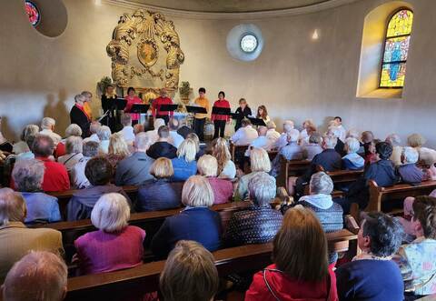 Mal laut mal leise: Das Konzert mit den Biet-Voices (Foto) und dem Rebstock-Quartett entwickelte sich zu einer Inspiration für lebendigen Chorgesang.