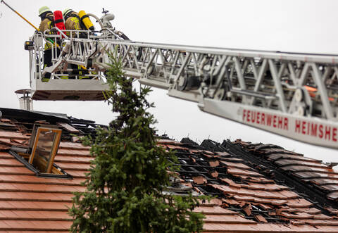 Dachstuhlbrand Tiefenbronn Mörikestraße