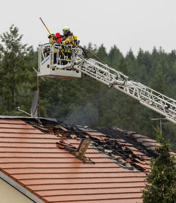 Dachstuhlbrand Tiefenbronn Mörikestraße