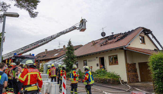 Dachstuhlbrand Tiefenbronn Mörikestraße