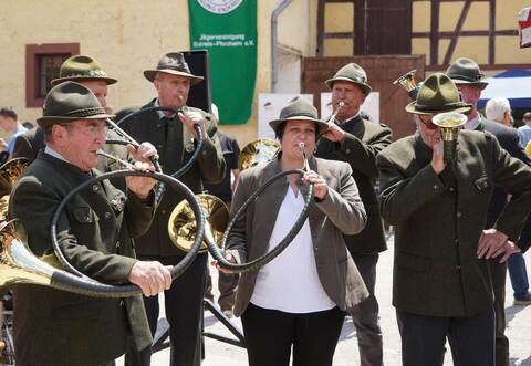 Beim Sommerfest der Jägervereinigung Enzkreis Pforzheim sind immer wieder Jagdhornbläser aufgetreten.