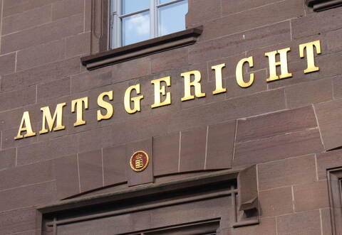 Ein 61-Jähriger musste sich vor dem Maulbronner Amtsgericht verantworten, weil sein Allrad-Schriftzug am Auto an das Symbol der Waffen-SS erinnerte.