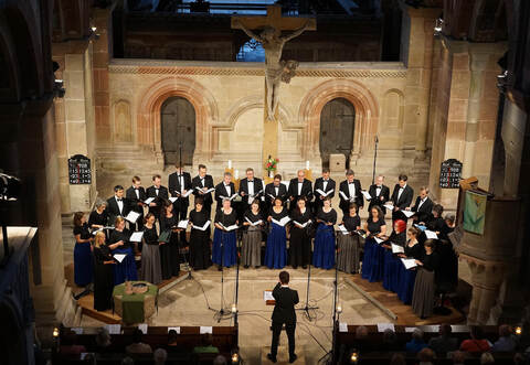 Ein Klosterkonzert der besonderen Art erleben die Zuhörer mit dem Maulbronner Kammerchor.