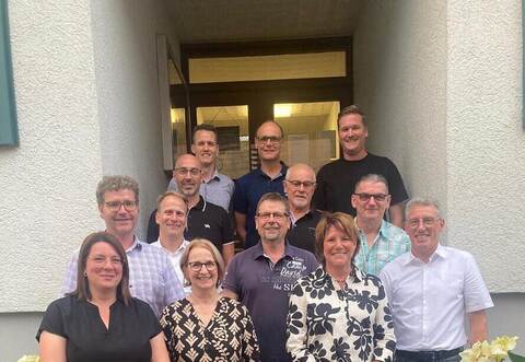 Robin Kaiser, Steffen Rothfuss, Florian Kuhlmann, Mattias Fenchel, Karl-HeinzKortus, Frank Haug, Carsten Göz , Sven Credé, Markus Faber, BürgermeisterCarsten Lachenauer (von hinten links, Reihe für Reihe). Ganz vorne zu sehen sind Tanja Haag, Anja Bertagnolli, Beate Voigt (von links). Gemeinde Unterreichenbach