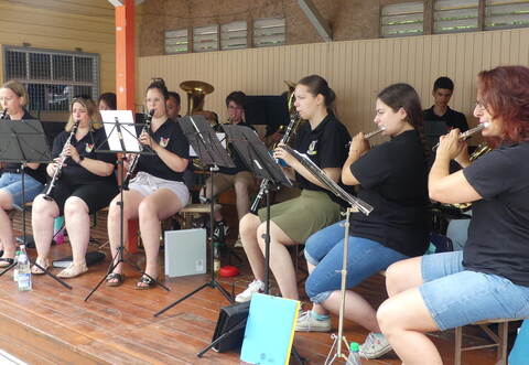 Das zweistündige Konzert der Orchestervereinigung Calmbach war ein Jubiläumsgeschenk für den Förderverein zum 90-jährigen Bestehen des Waldfreibads.
