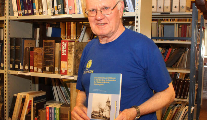Der wissenschaftliche Vorstand der Deutschen Waldenservereinigung, Albert de Lange, ist Mitherausgeber des neuen Buchs über die Der wissenschaftliche Vorstand der Deutschen Waldenservereinigung, Albert de Lange, ist Mitherausgeber des neuen Buchs über die 325 Jahre währende Geschichte der Waldenser in Württemberg.