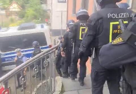 Die Polizei beendet die Veranstaltung in einem Neulinger Gasthaus.