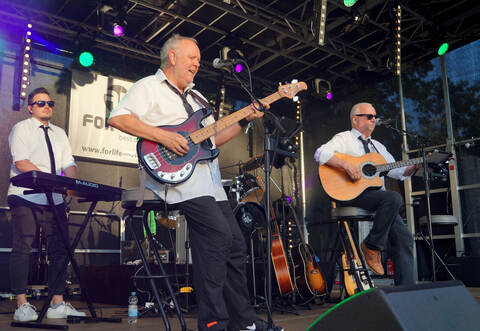 Die Gruppe For Life wird beim Eröffnungskonzert am Dienstagabend wieder der Menge einheizen.