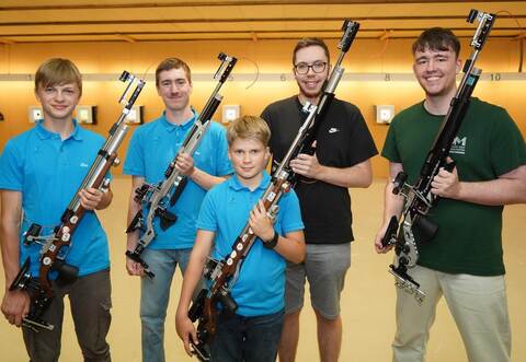 Die Remchinger Nachwuchsschützen Flinn Müller, Ron Jung, Lasse Müller, LouisSimon und Björn Streit (von links) fahren optimistisch zur Deutschen Meisterschaft nach München.