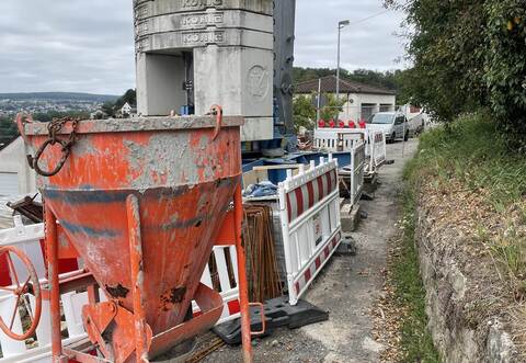 Engstelle: An der Absperrung in der Höhenstraße kommt man kaum vorbei.