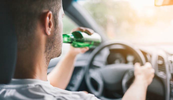 Mit mehr als zwei Promille war ein Mann mit seinem Auto in Wurmberg unterwegs.