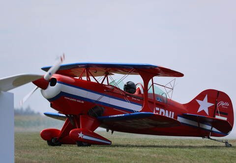 Mit dieser Pitts S-1 wird der Pirmasenser Patrik Leis am Wochenende zum Kunstflug abheben.