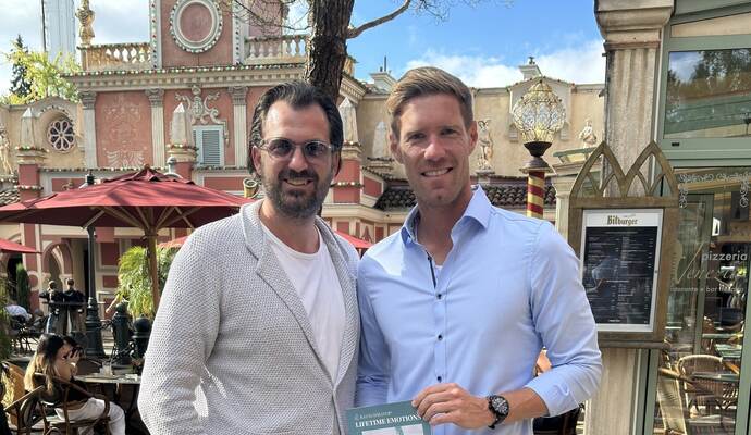 Rico Rauschmayer (links) und Nicolas Mack tauschen sich schon über neue soziale Projekte aus.