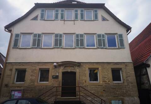 Das Tauziehen um das leerstehende Lienzinger Pfarrhaus schlägt Wellen.