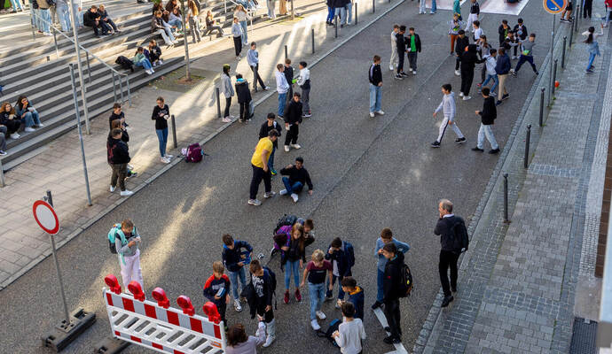 Endlich mehr Platz! Die Schüler des Hilda-Gymnasiums genießen ausgelassen ihre Pausenzeiten und nutzen den erweiterten Platz.