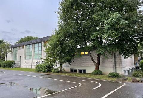 Die in die Jahre gekommene Gemmingenhalle in Tiefenbronn wird gründlich aufpoliert. Doch sie ist auch Gegenstand einer Debatte um die Art der Projektplanungen in der Gemeinde.