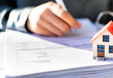 Die Ratsmitglieder haben sich über die geplante Grundsteuer C beraten.