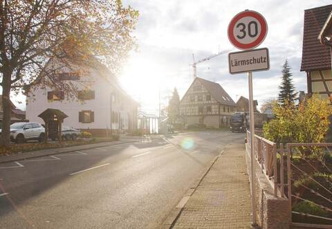 Tempo 30 gegen Lärm gibt es im Enzkreis wie hier in Bauschlott immer häufiger. Auch Tiefenbronn beschäftigt sich mit der Frage.