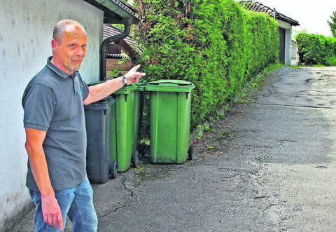 Der Ausbau der Enzberger Höhenstraße wird derzeit vorangetrieben. Unternehmer Stephan Koch äußerte bereits im August 2021 seine Furcht vor einer Kostenexplosion bei der endgültigen Herstellung.