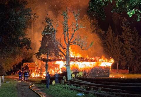 Die Flammen loderten meterhoch.