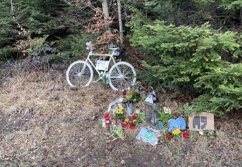 Ein sogenanntes Ghost-Bike erinnerte am Unfallort zwischen Neuhausen und Schellbronn an den tödlich verunglückten Radaktivisten "Natenom".