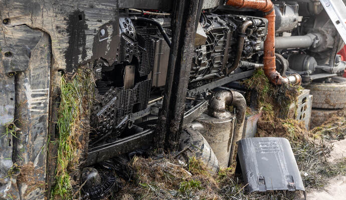 Unfall A8 Heimsheim LKW Umgekippt