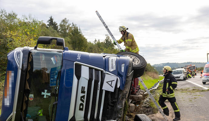 Unfall A8 Heimsheim LKW Umgekippt