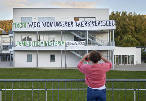 An der Werkrealschule: Banner gegen Schliessung der Werkrealschule.