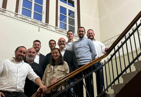 Bei der Wiederholung der Ortsvorsteherwahl in Dennachschafft es Jan Lay (links) einstimmig ins Amt.