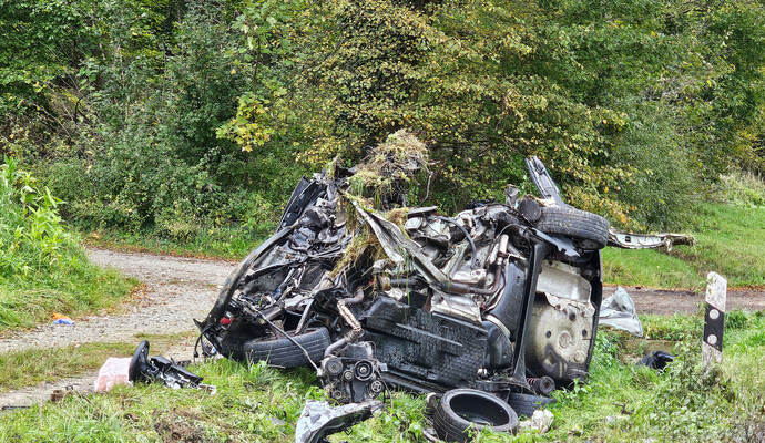 Der Fahrer des VW Polo starb noch am Unfallort. Der Fahrer des VW Polo starb noch am Unfallort.